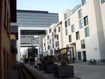 Historisches Krfthaus und mdoerne Architektur i mRheinauhafen in Köln